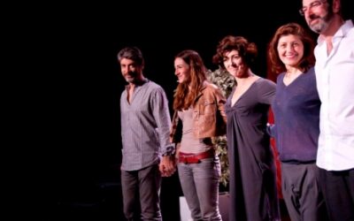 Mucha emoción en la función de teatro ‘Ni con el pétalo de una rosa’